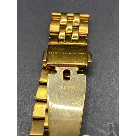 MARC by MARC JACOBS Fergus Chronograph Silver Dial Gold-tone Watch For Repair main image 5